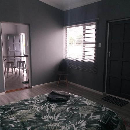 דירות Graaff-Reinet Tj Self-Catering מראה חיצוני תמונה