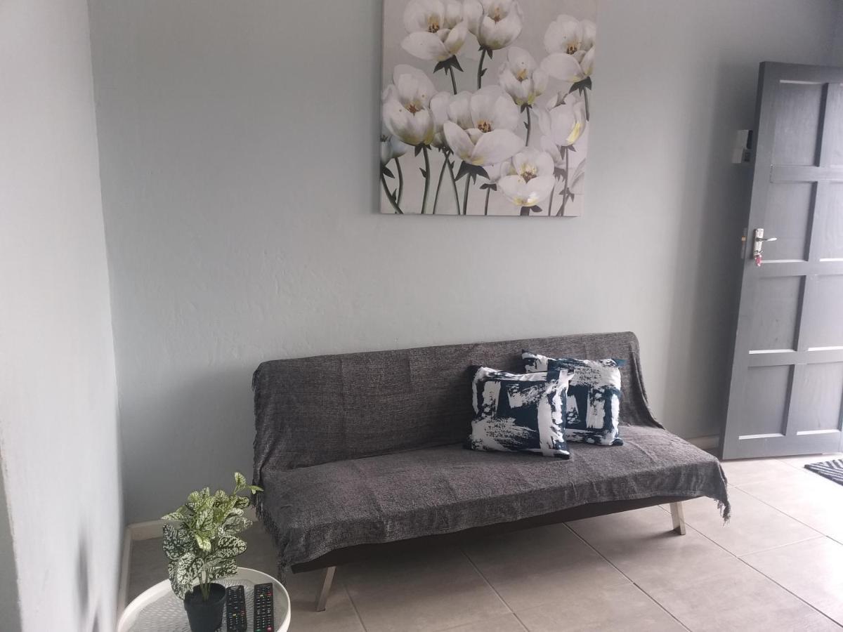 דירות Graaff-Reinet Tj Self-Catering מראה חיצוני תמונה