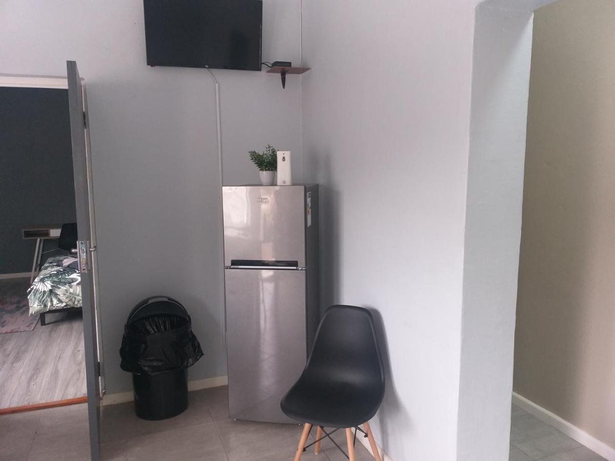 דירות Graaff-Reinet Tj Self-Catering מראה חיצוני תמונה