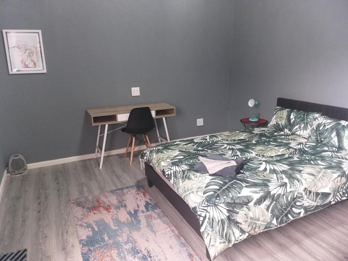 דירות Graaff-Reinet Tj Self-Catering מראה חיצוני תמונה