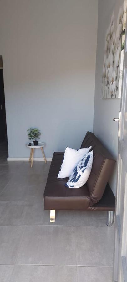 דירות Graaff-Reinet Tj Self-Catering מראה חיצוני תמונה