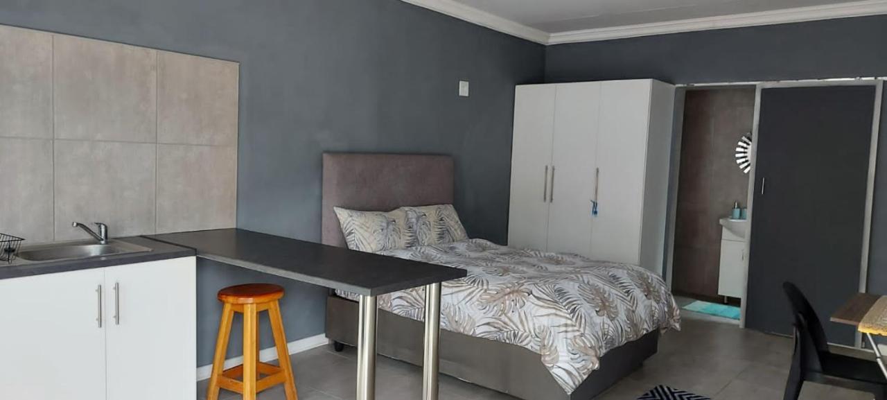 דירות Graaff-Reinet Tj Self-Catering מראה חיצוני תמונה