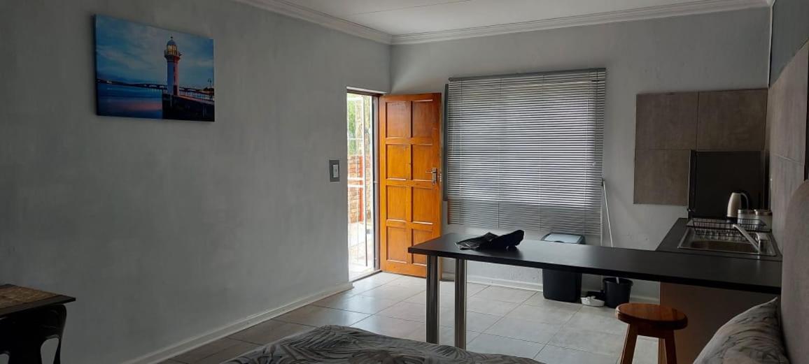דירות Graaff-Reinet Tj Self-Catering מראה חיצוני תמונה