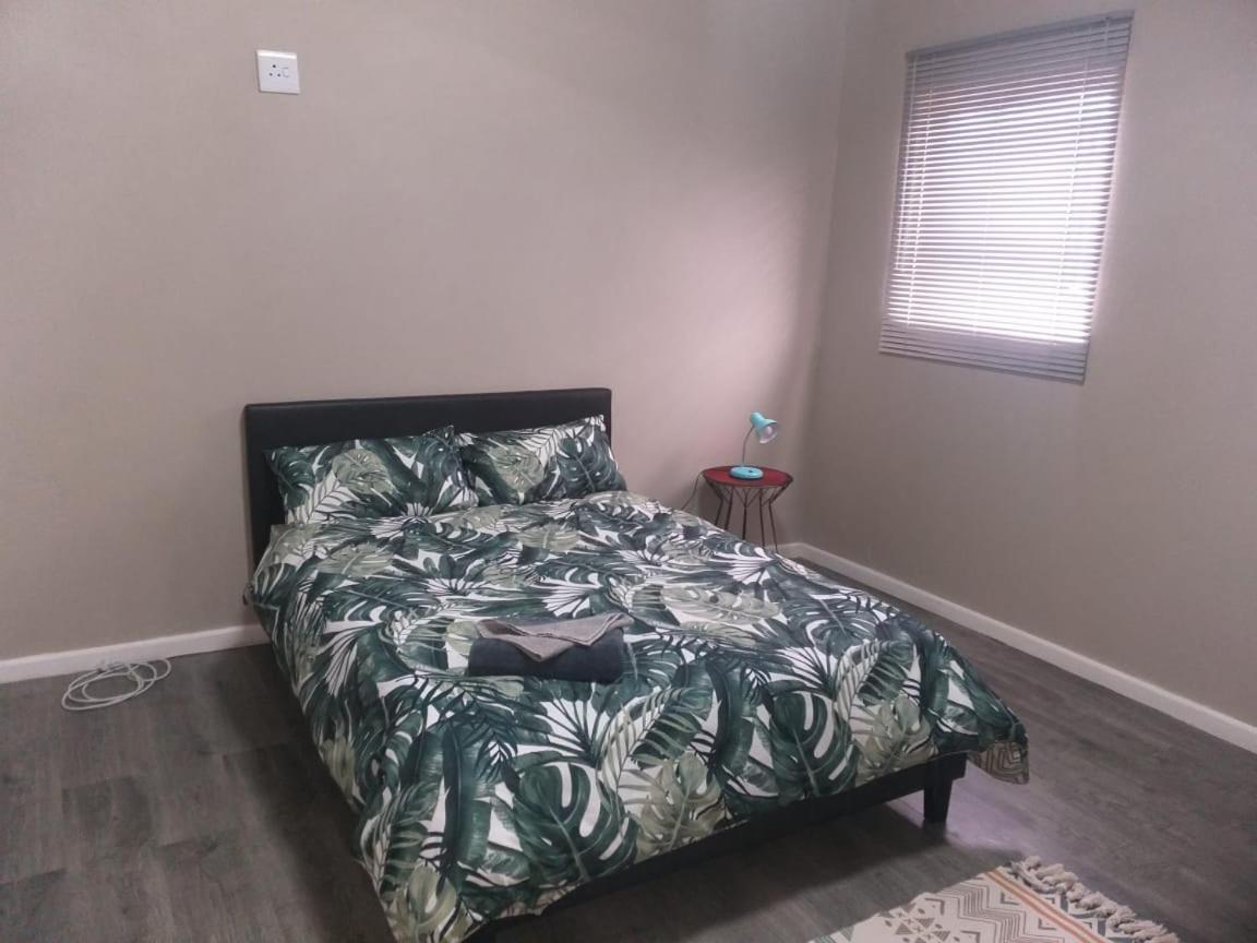 דירות Graaff-Reinet Tj Self-Catering מראה חיצוני תמונה